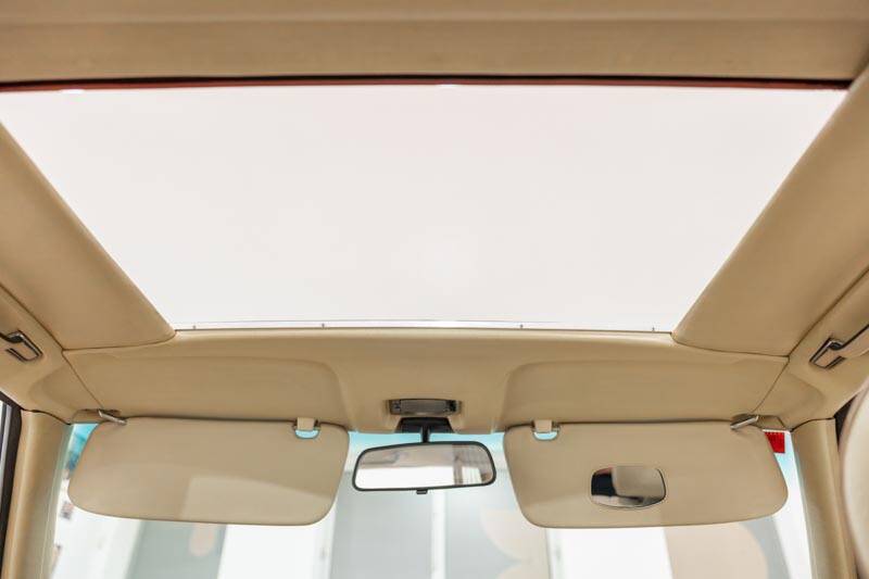 Image 62/89 of Mercedes-Benz 500 SLC (1980)