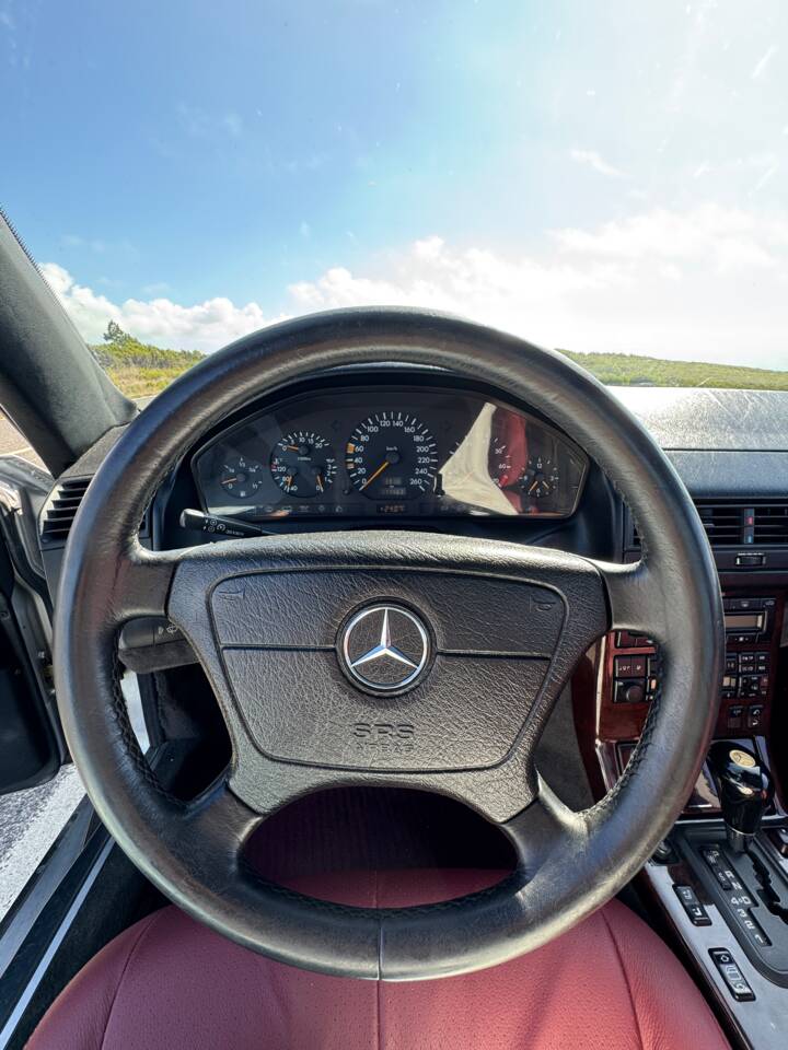 Image 21/51 of Mercedes-Benz SL 320 (1996)