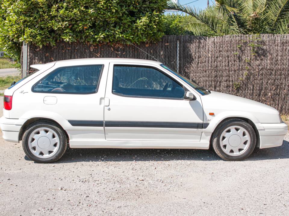 Bild 45/52 von Citroën ZX 2.0i 16v (1993)