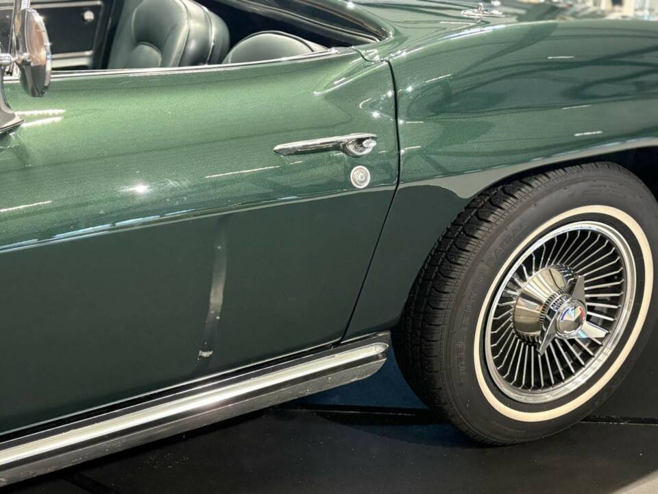 Obraz 26/50 pojazdu Chevrolet Corvette Sting Ray Convertible (1965)