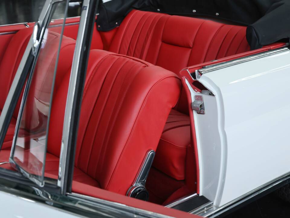 Image 24/50 of Mercedes-Benz 280 SE 3,5 (1969)
