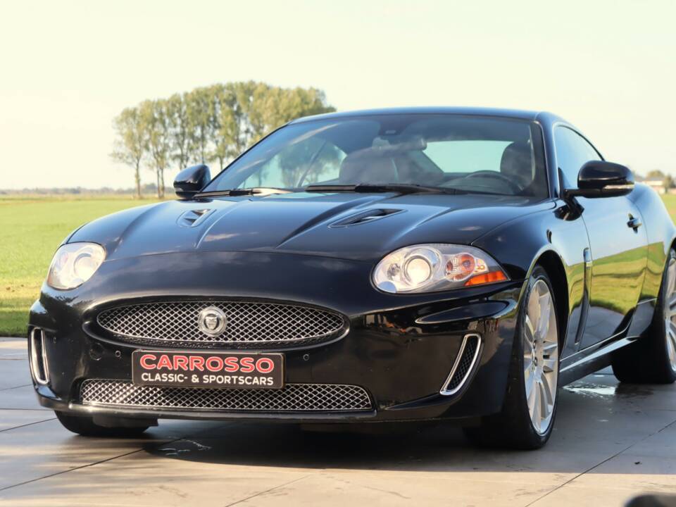 Image 4/50 of Jaguar XKR (2010)