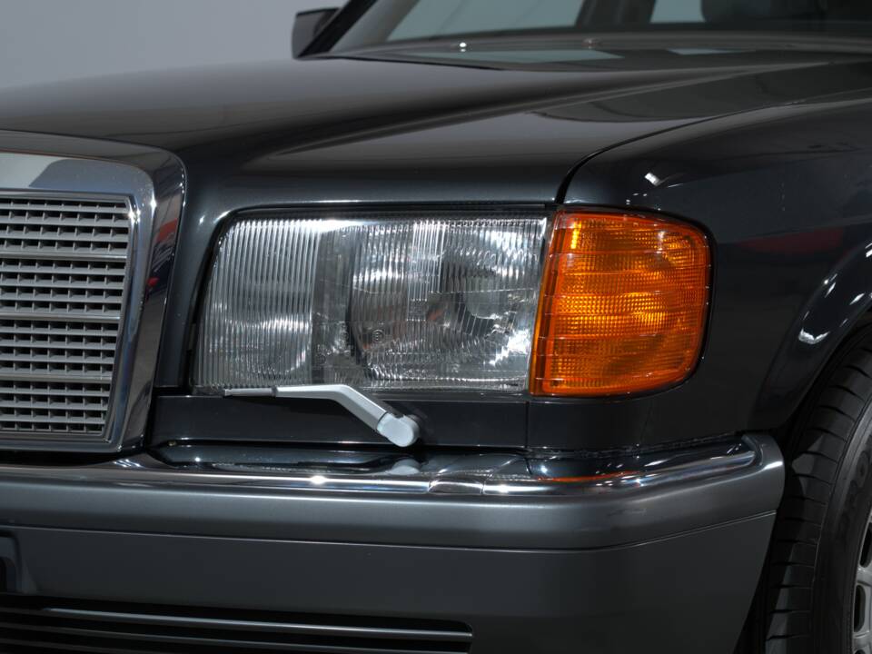 Image 4/52 of Mercedes-Benz 560 SEL (1988)