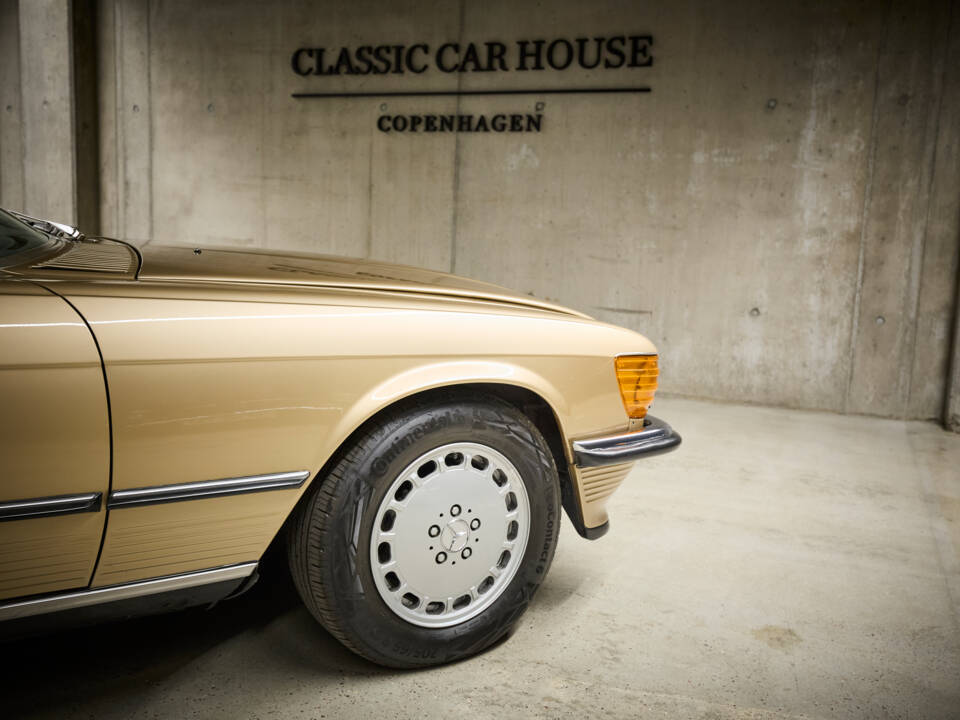 Image 28/99 of Mercedes-Benz 300 SL (1987)