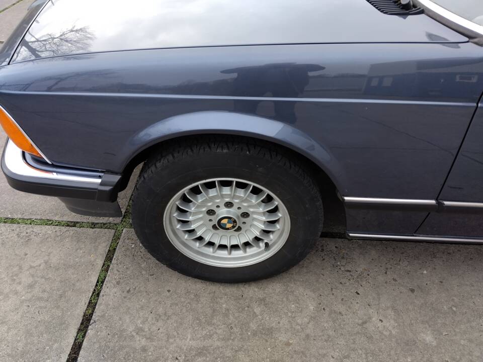 Bild 10/113 von BMW 735i (1986)