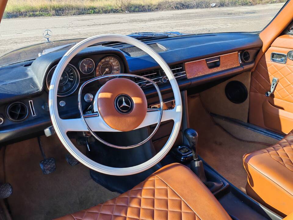 Bild 34/42 von Mercedes-Benz 250 C (1970)