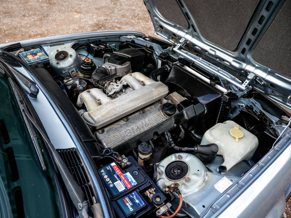 Immagine 26/28 di BMW 318i (1993)