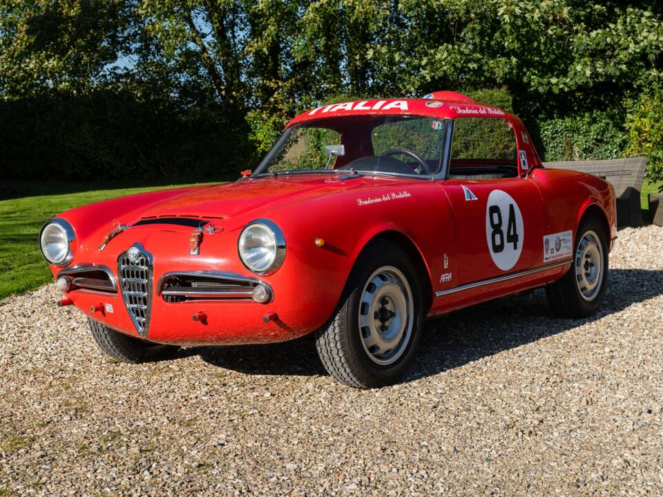 Image 3/60 of Alfa Romeo Giulia 1600 Spider (1963)