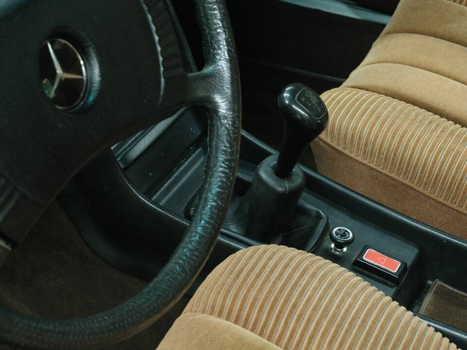 Image 29/50 de Mercedes-Benz 280 SE (1975)
