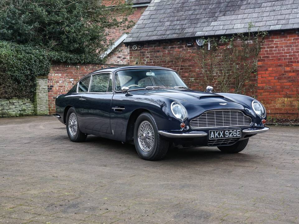 Image 3/46 de Aston Martin DB 6 (1967)