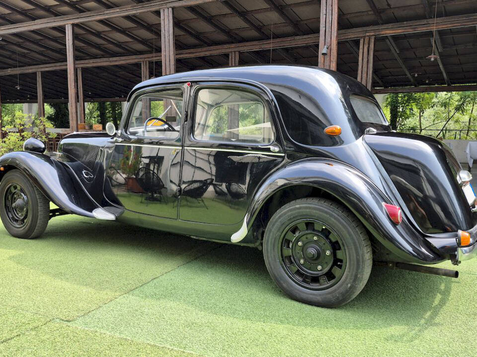 Image 13/47 of Citroën Traction Avant 11 BL (1955)