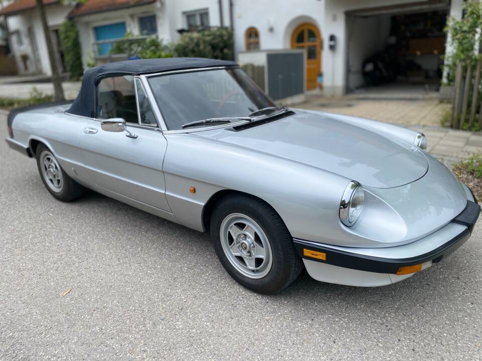 Afbeelding 1/31 van Alfa Romeo 1.6 Spider (1985)
