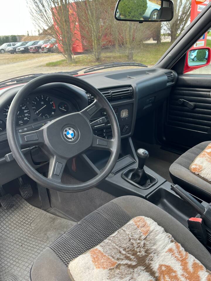 Image 5/6 of BMW 316i (1989)