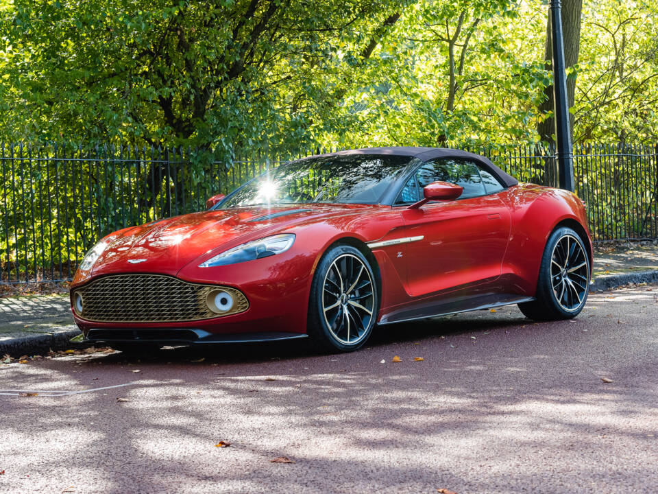 Image 6/70 of Aston Martin Vanquish Zagato Volante (2017)