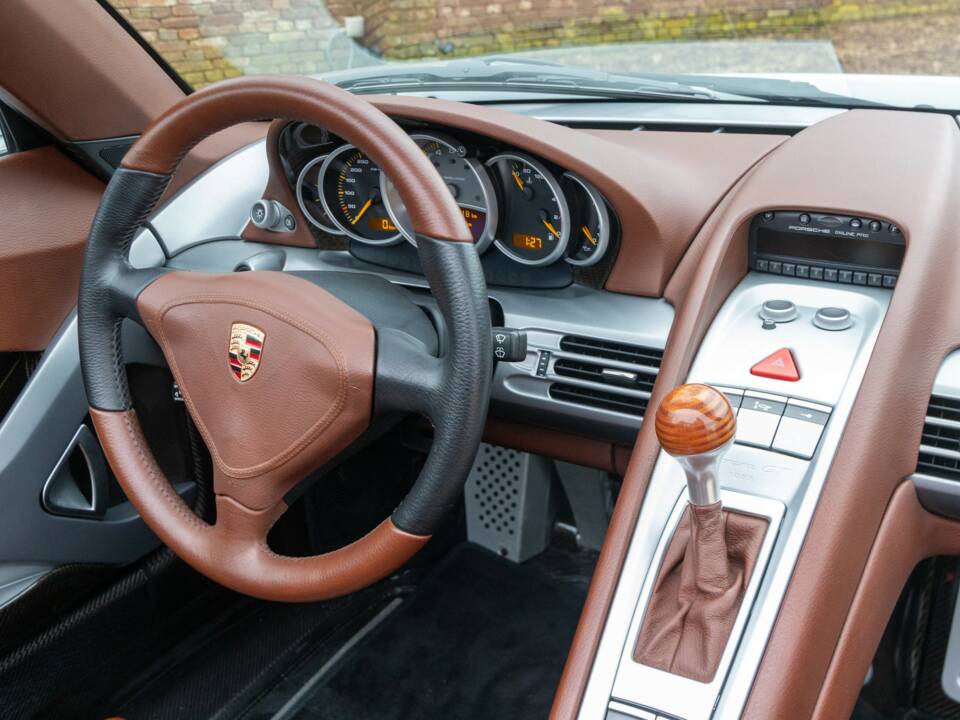 Image 35/50 de Porsche Carrera GT (2005)