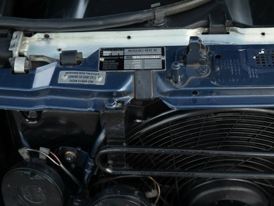 Bild 60/79 von Mercedes-Benz 200 CE (1993)