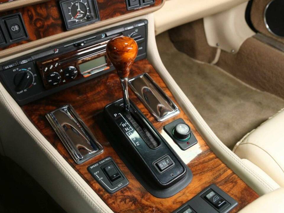 Image 19/49 de Jaguar XJS 4.0 (1995)