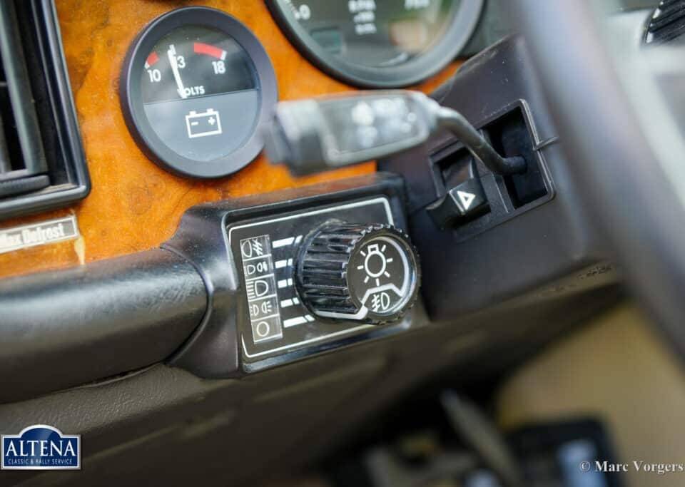 Image 38/57 de Jaguar XJ 12 (1986)