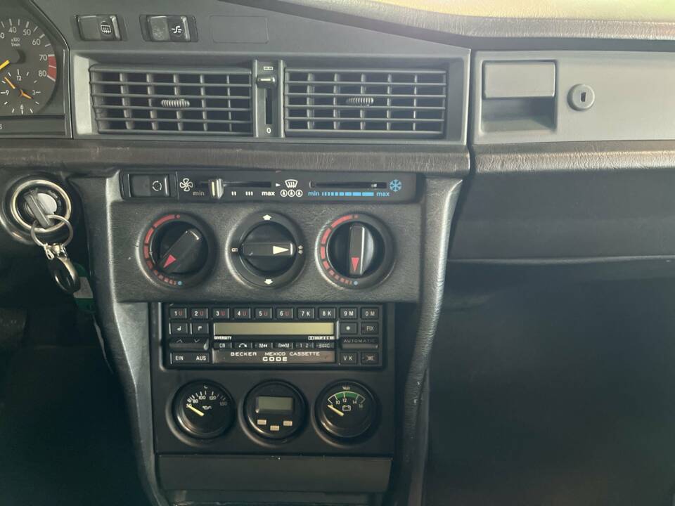 Bild 20/21 von Mercedes-Benz 190 E 2.3-16V (1985)