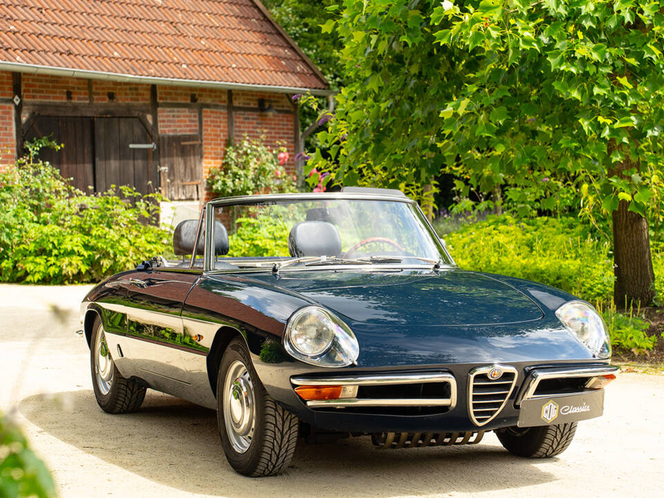 Image 4/83 de Alfa Romeo 1750 Spider Veloce (1969)