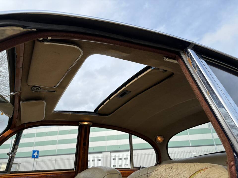 Image 11/25 of Jaguar Mk II 3.4 (1960)