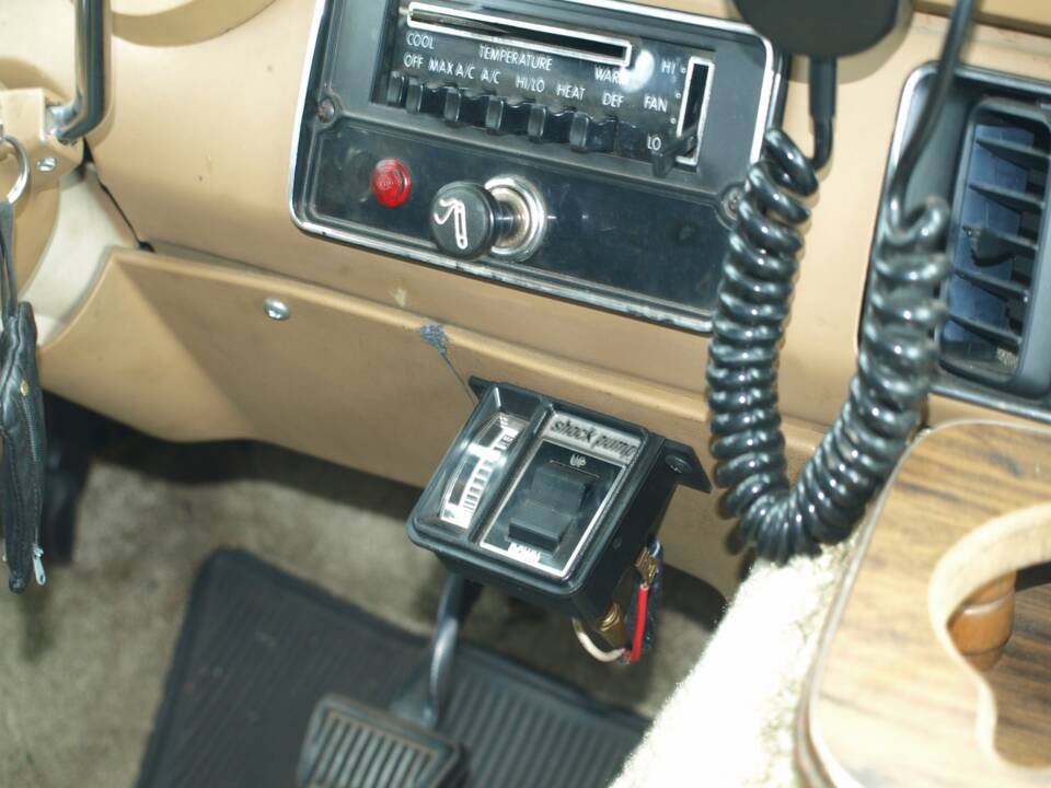 Immagine 65/143 di Dodge B 200 Sportsman (1978)