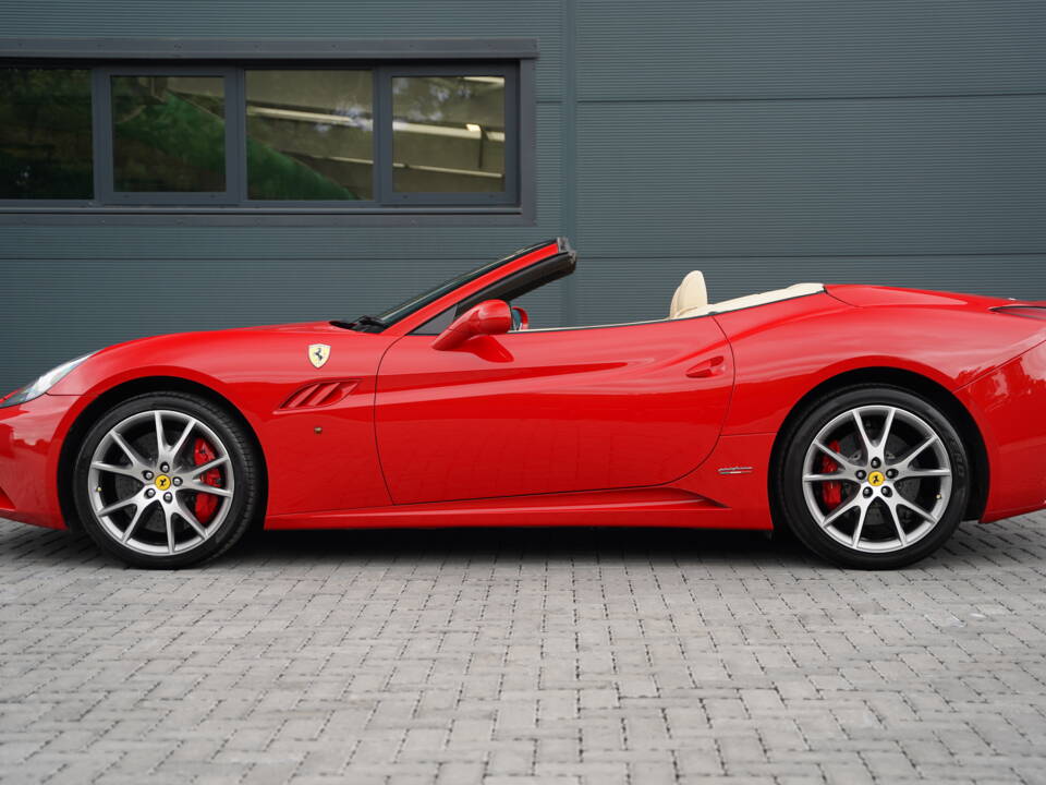 Image 4/50 of Ferrari California (2010)
