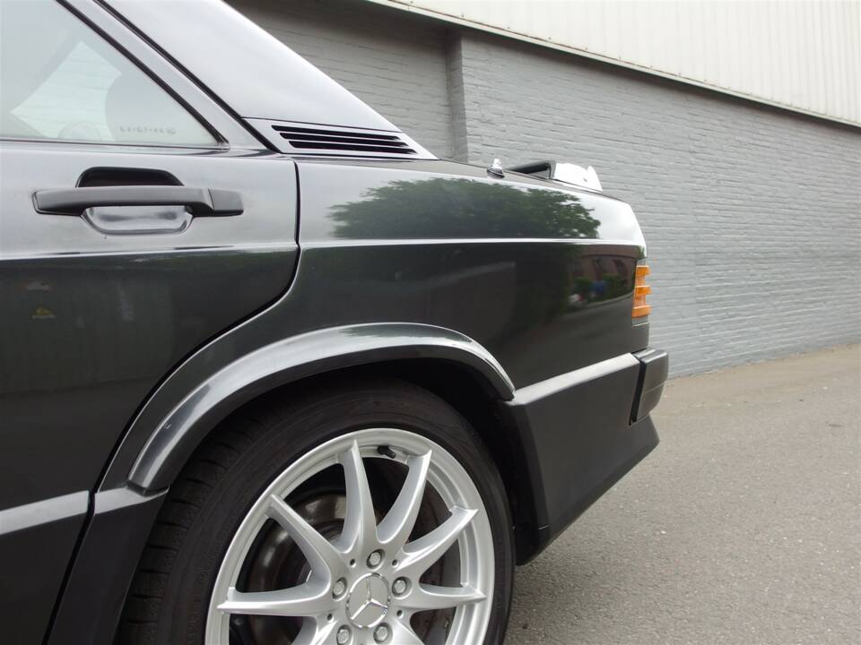 Immagine 28/98 di Mercedes-Benz 190 E 2.3-16 (1985)