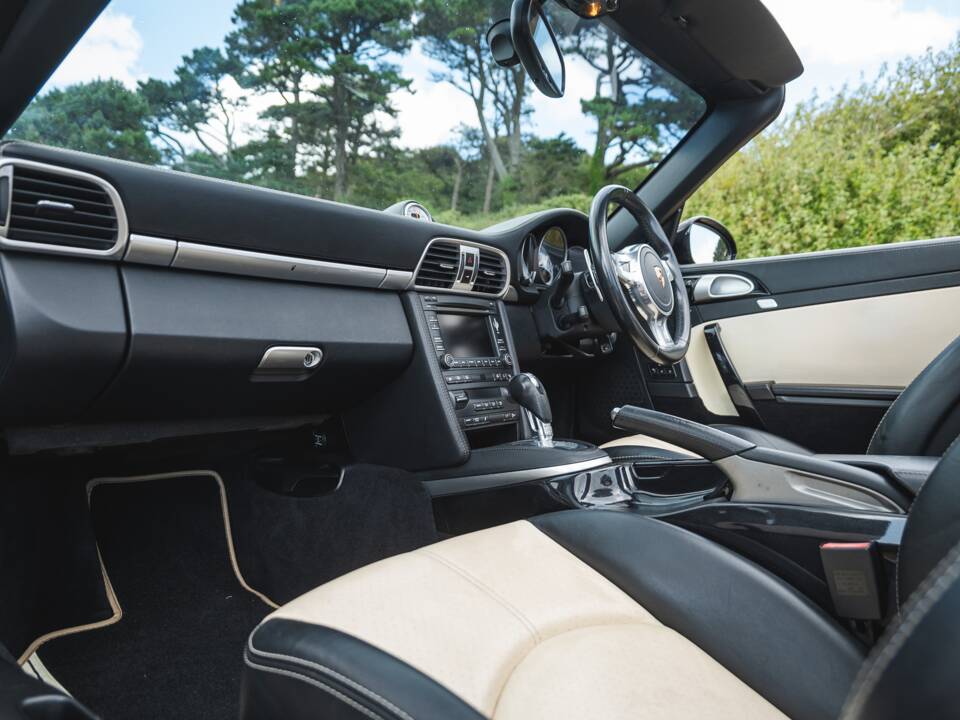 Image 40/50 of Porsche 911 Turbo S (2011)
