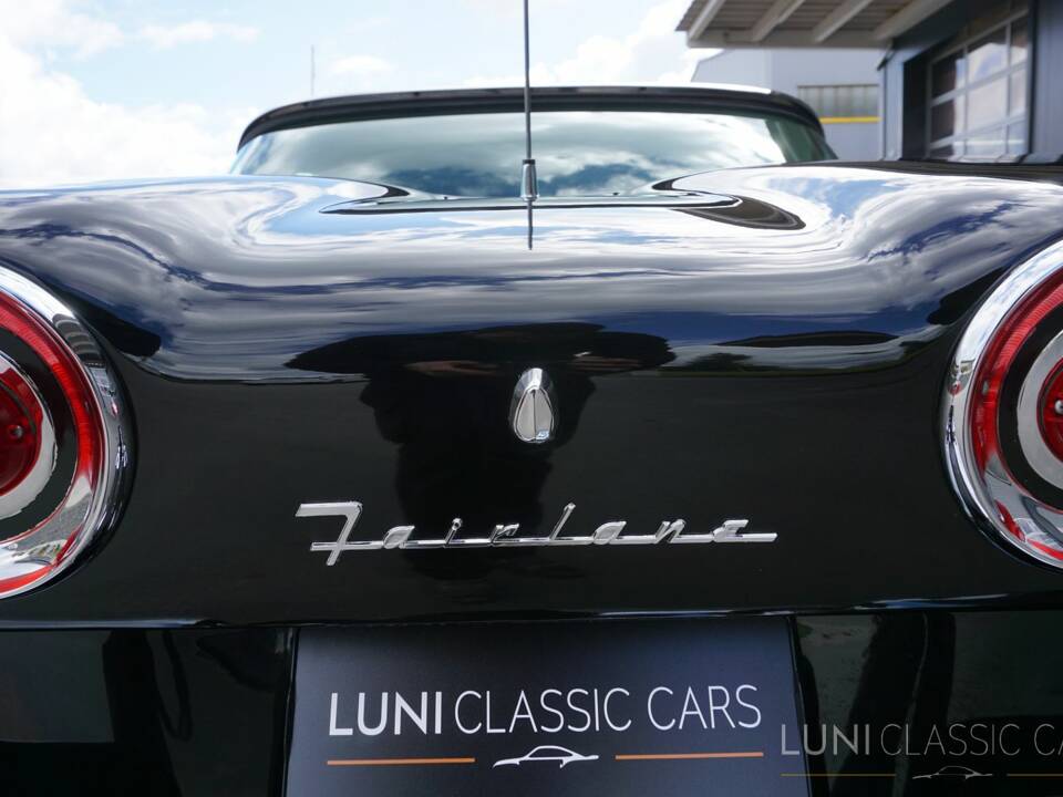 Image 26/77 of Ford Fairlane 500 Club Victoria (1958)