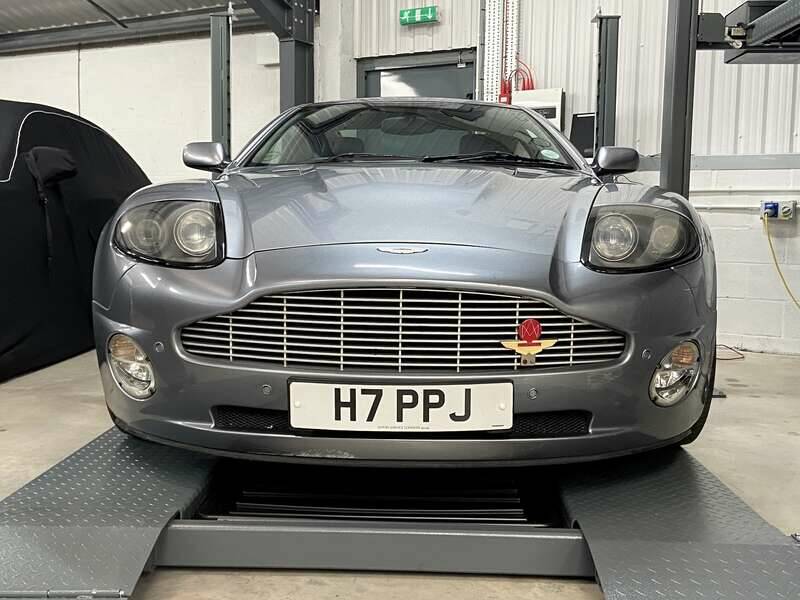 Image 7/50 of Aston Martin V12 Vanquish (2003)
