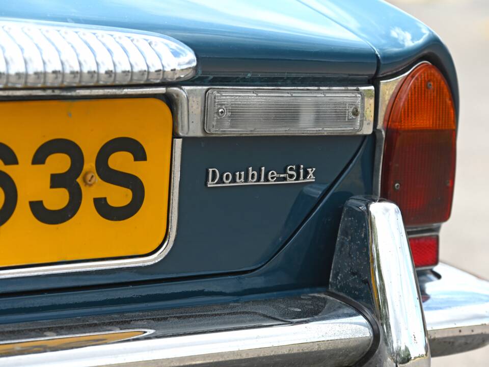 Image 8/21 de Daimler Double Six (1978)