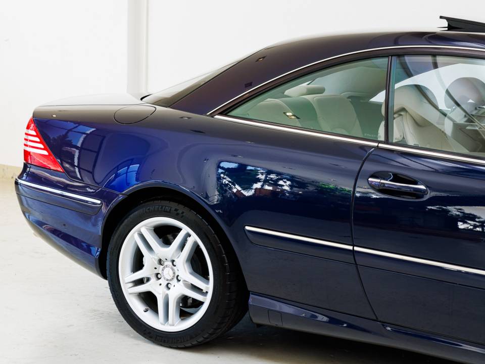 Image 30/38 of Mercedes-Benz CL 55 AMG (2003)