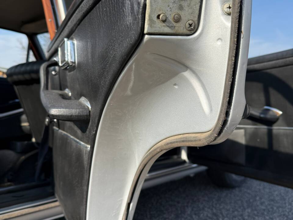 Immagine 8/27 di Mercedes-Benz 280 SE (1971)