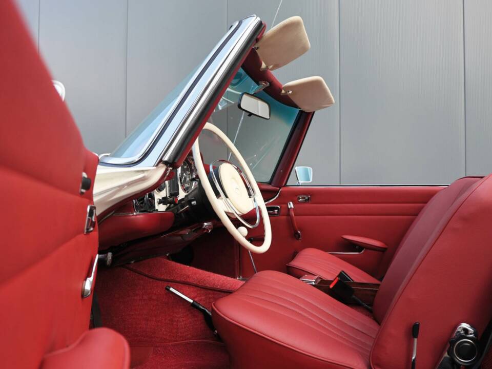 Image 12/14 of Mercedes-Benz 280 SL (1969)