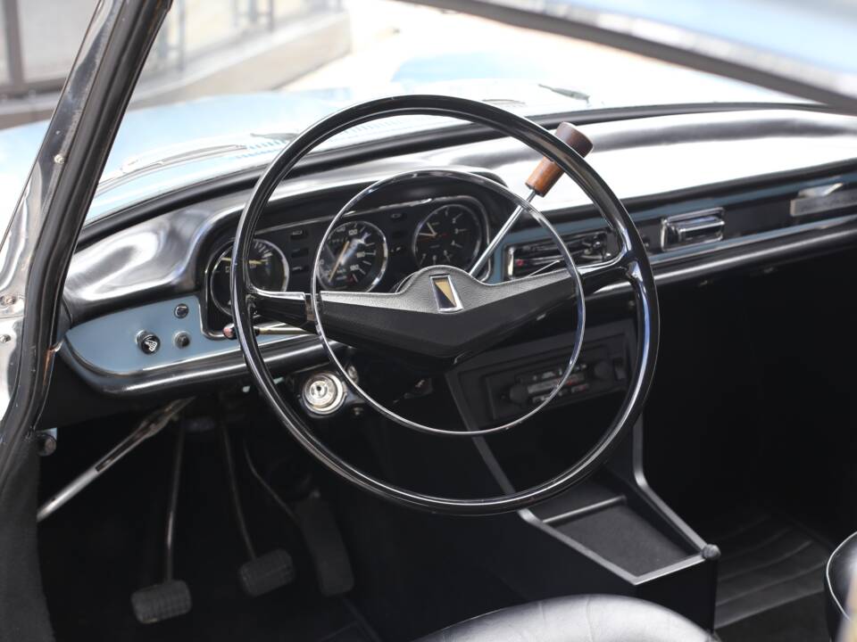 Image 18/56 of Peugeot 404 Coupé (1968)