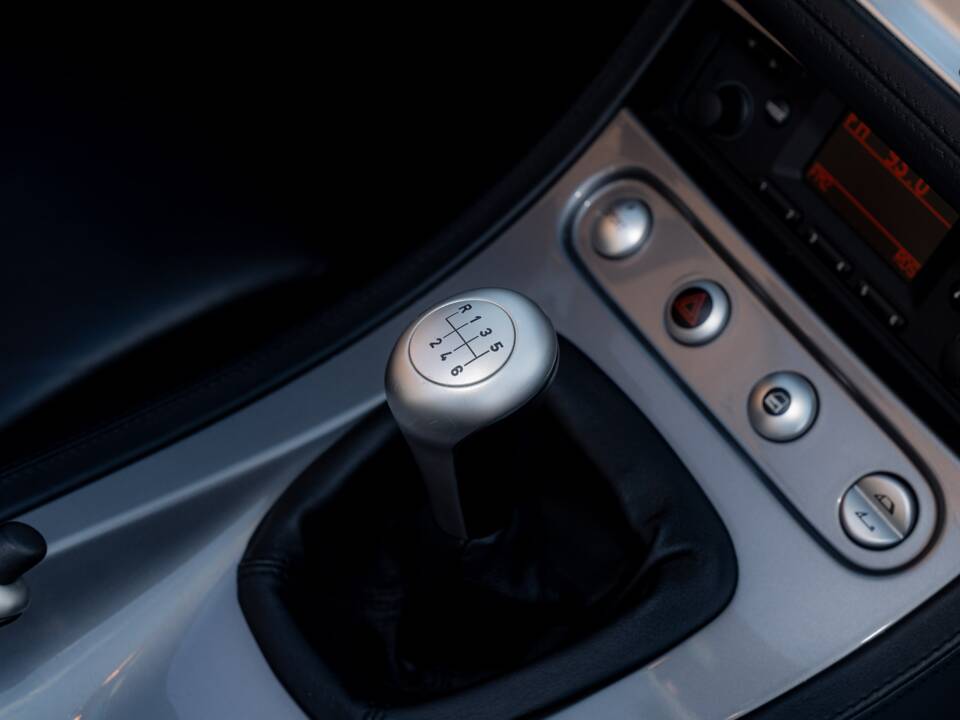 Image 61/84 of BMW Z8 (2001)