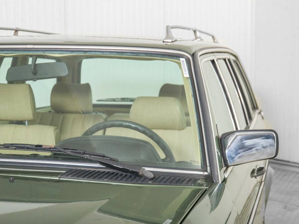 Afbeelding 26/50 van Mercedes-Benz 200 T (1982)