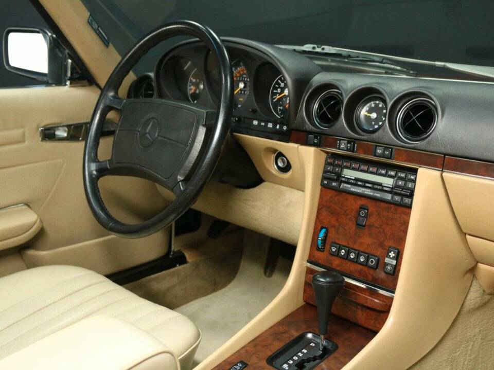Bild 19/30 von Mercedes-Benz 560 SL (1989)