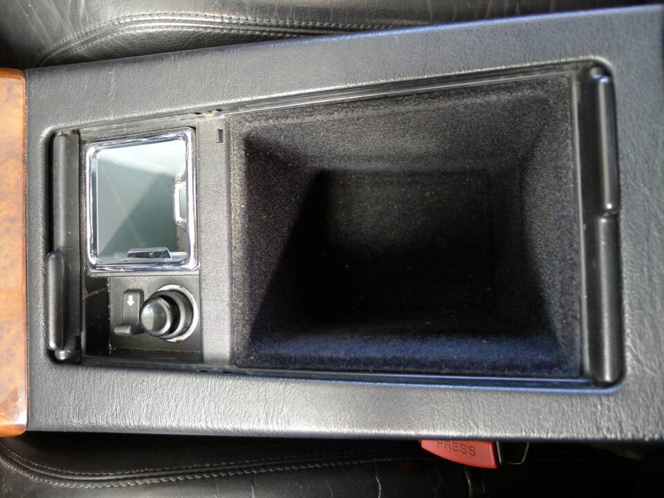 Image 46/47 of Mercedes-Benz 500 SL (1992)