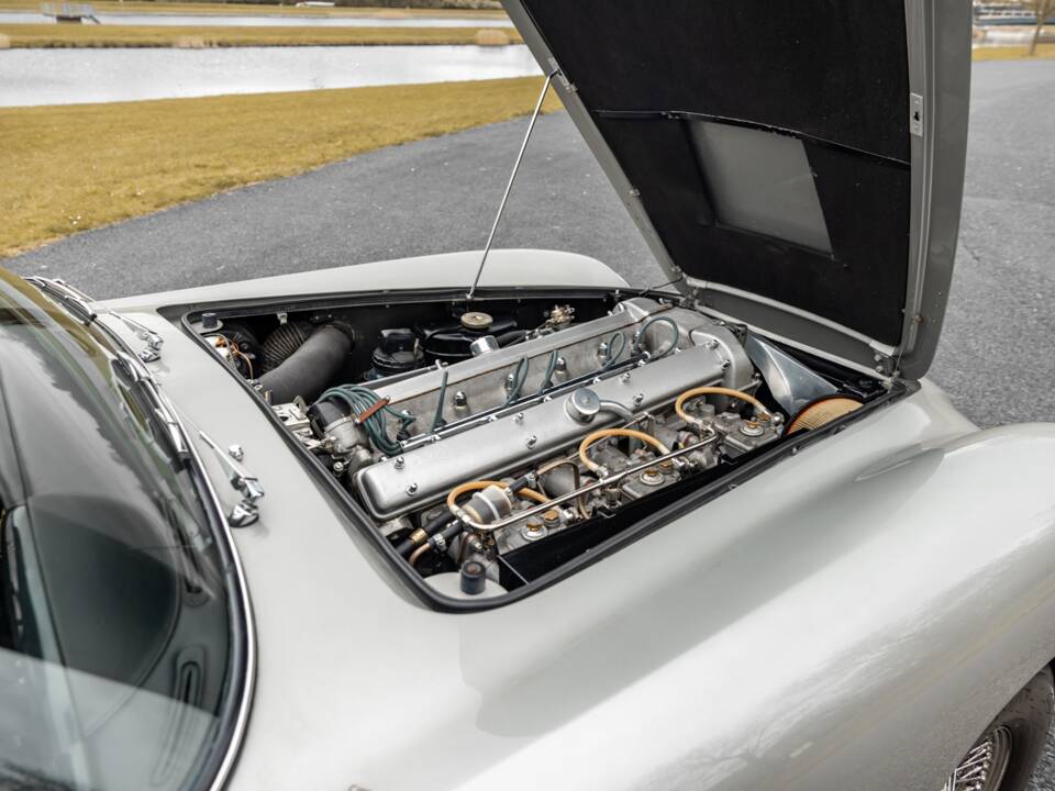 Immagine 72/74 di Aston Martin DB 5 Vantage (1964)