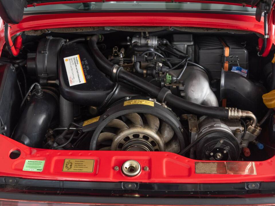 Afbeelding 47/48 van Porsche 911 Carrera 2 (1990)