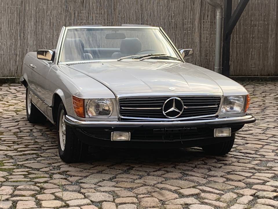 Imagen 5/46 de Mercedes-Benz 500 SL (1984)