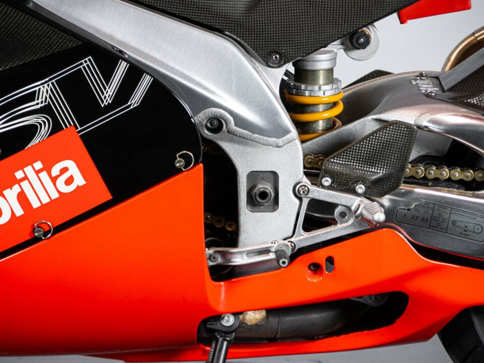 Bild 25/50 von Aprilia RSV 1000 V60 (1999)