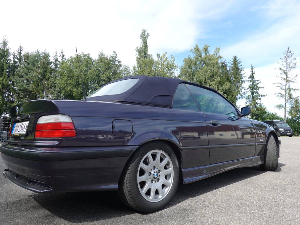 Image 20/21 de BMW 320i (1994)