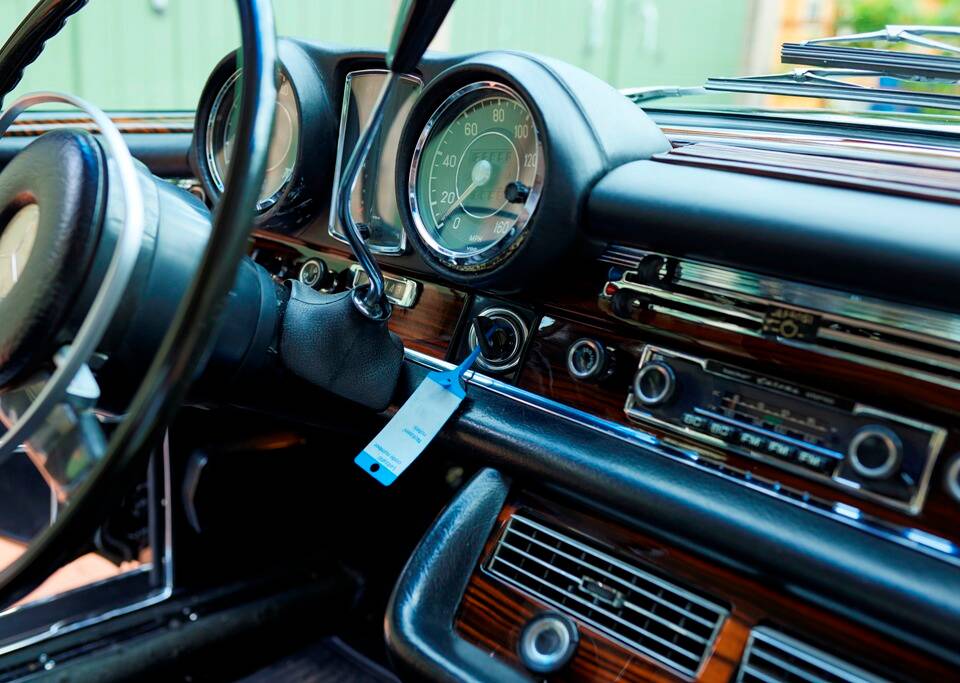 Image 145/188 of Mercedes-Benz 280 SE 3,5 (1971)