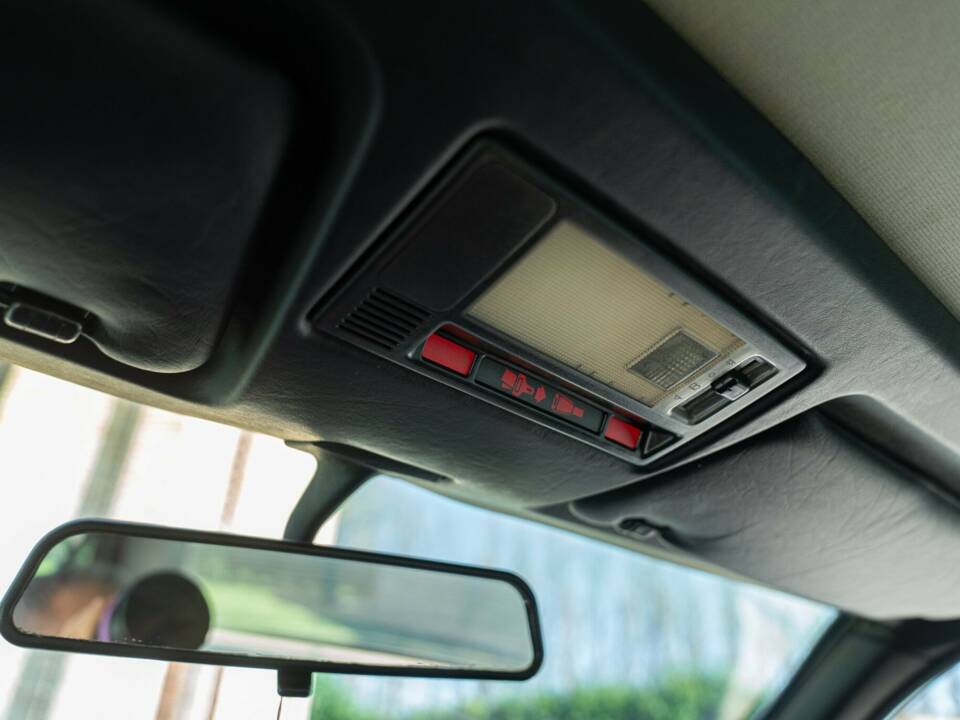 Bild 48/50 von Mercedes-Benz 190 E (1988)