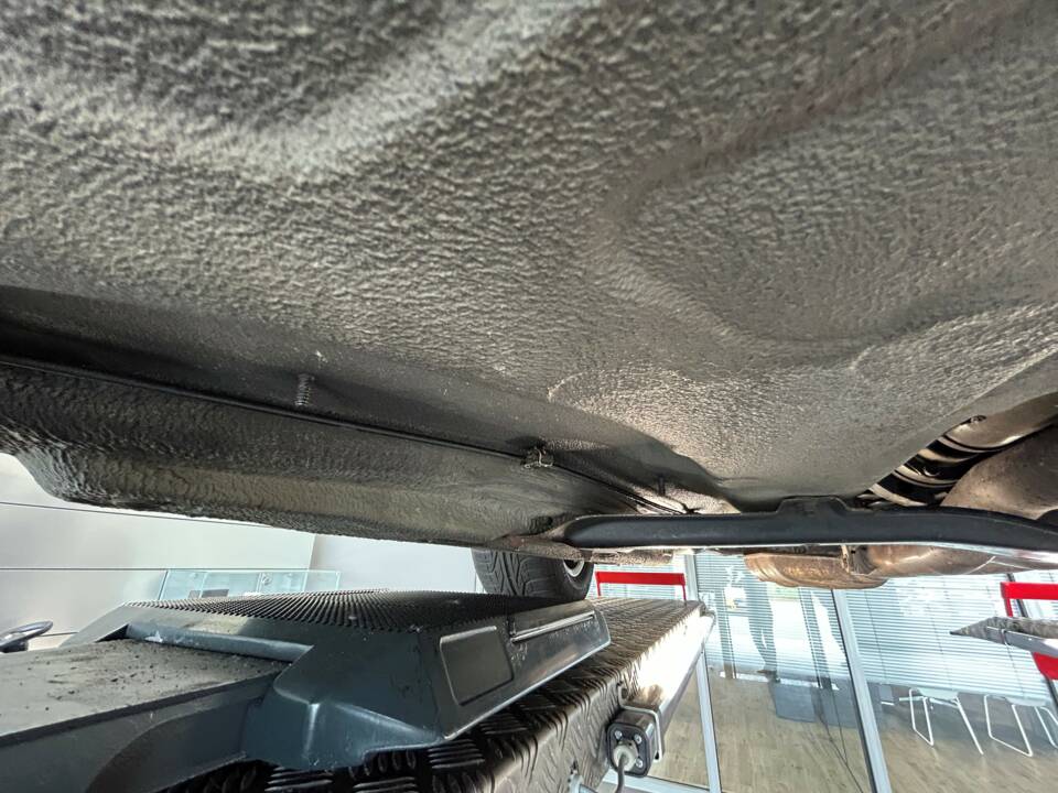Immagine 40/44 di Audi 200 - 2.2 20V Turbo quattro (1990)