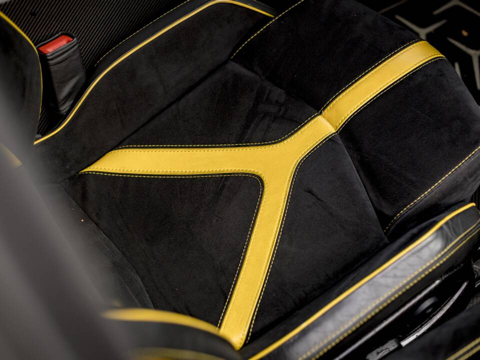 Image 16/21 of Lamborghini Aventador LP 750-4 SV (2016)