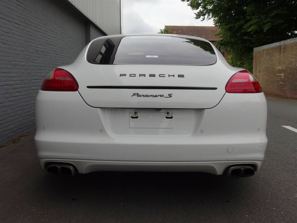 Image 7/98 of Porsche Panamera S (2010)